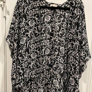LOFT Black and White Floral Kimono Top - One Size